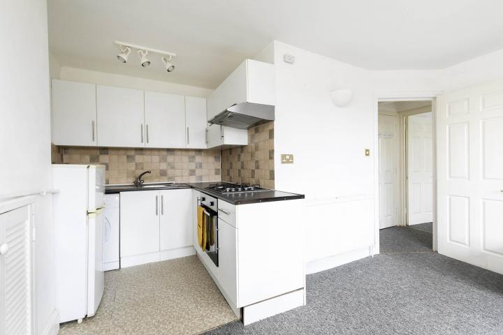 			1 Bedroom, 1 bath, 1 reception Apartment			 Garlinge Road, Kilburn